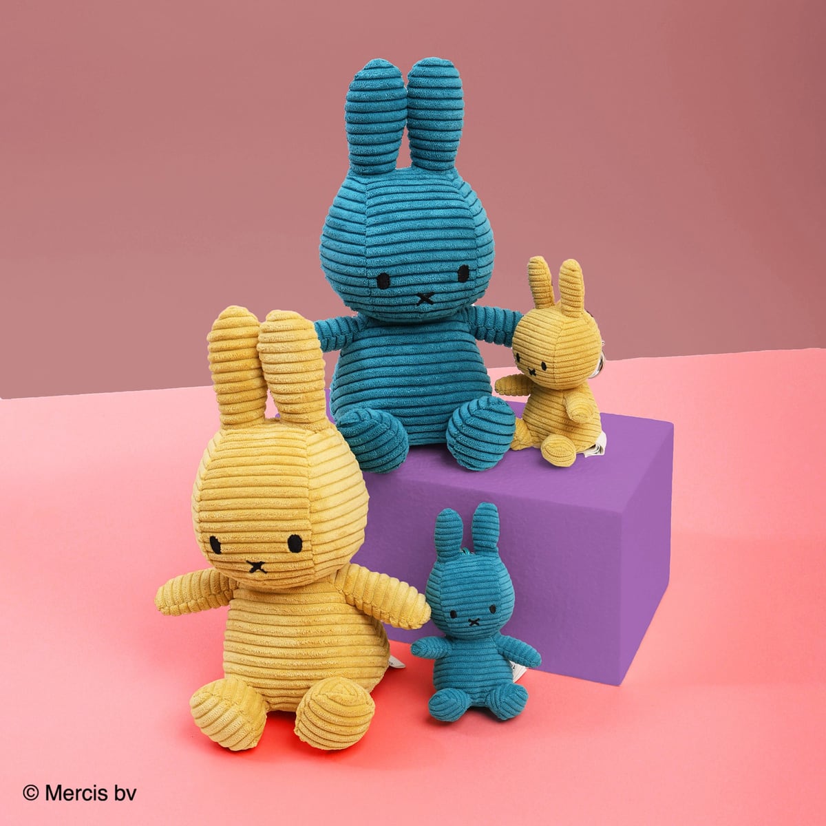 コーデュロイのミッフィー23cmとキーチェーン10cm