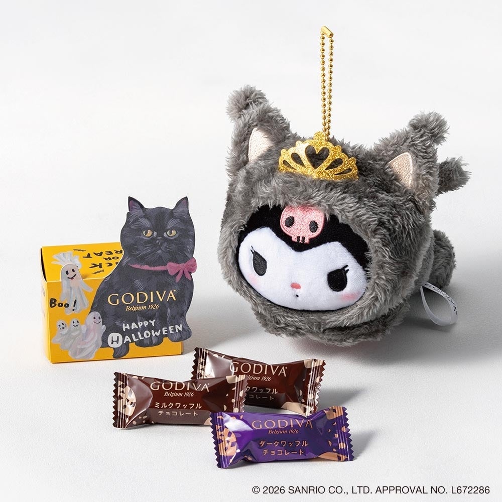 黒ネコの着ぐるみを着たクロミのぬいぐるみチャーム