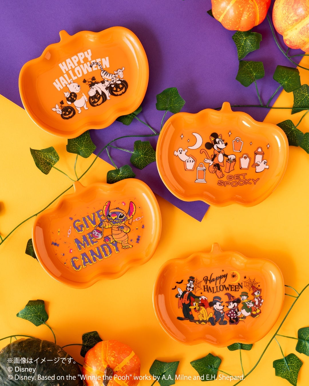 E賞 ハロウィンプレート全4種。カボチャ型のオレンジ色のプレートにキャラクターが描かれている
