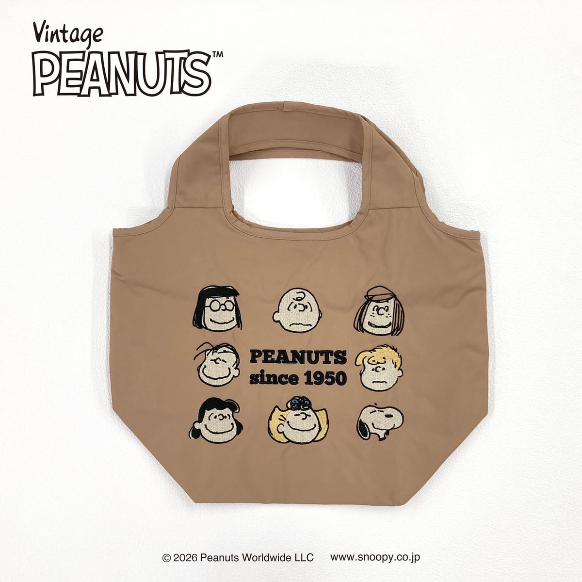 ベージュ地のPEANUTS刺繍エコバッグ（PEANUTS since 1950）
