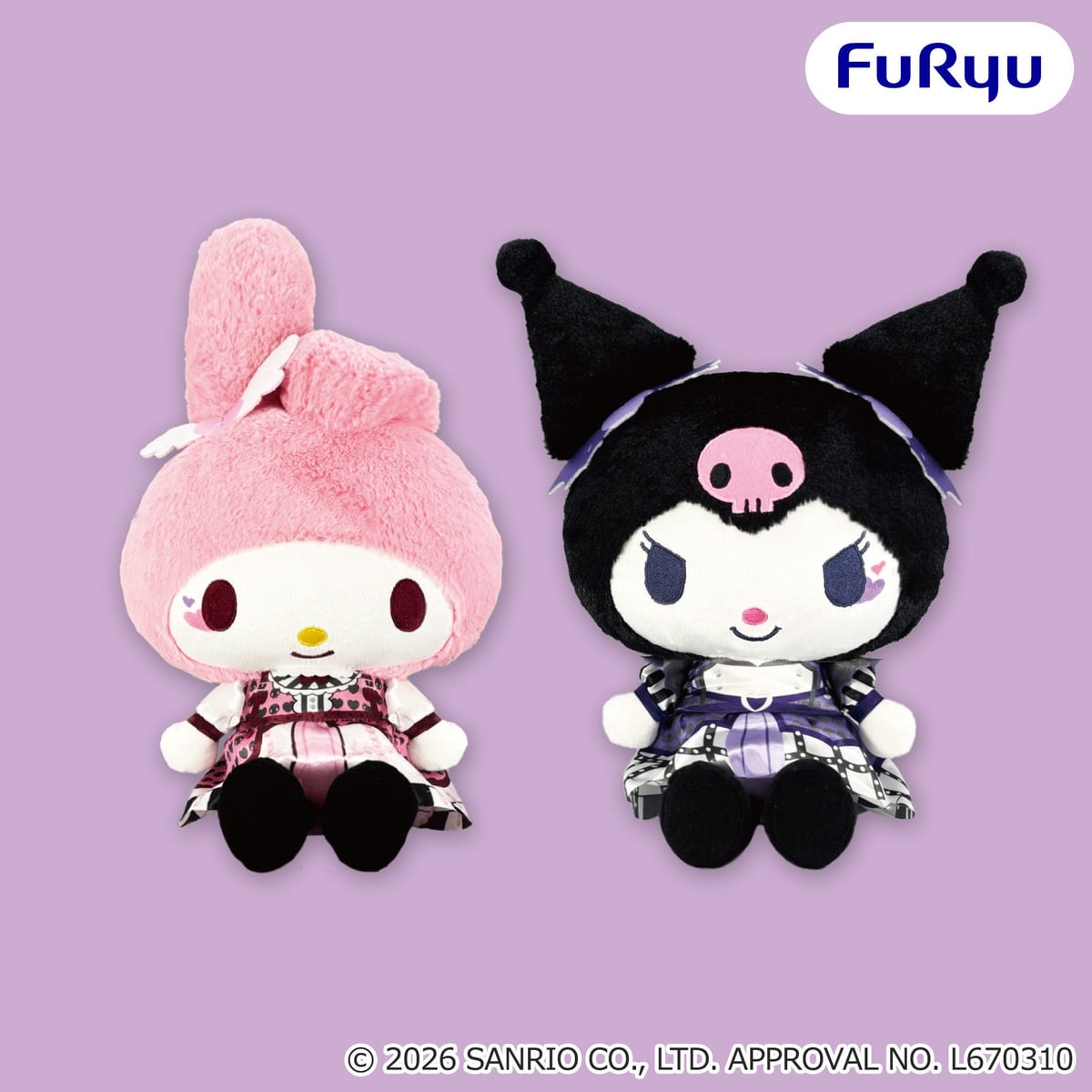 「クロミの♡バースデーパーティー♡BIGぬいぐるみ」全2種。ピンクのステージ衣装を着たマイメロディと、黒×紫の衣装を着たクロミが並んで座っている