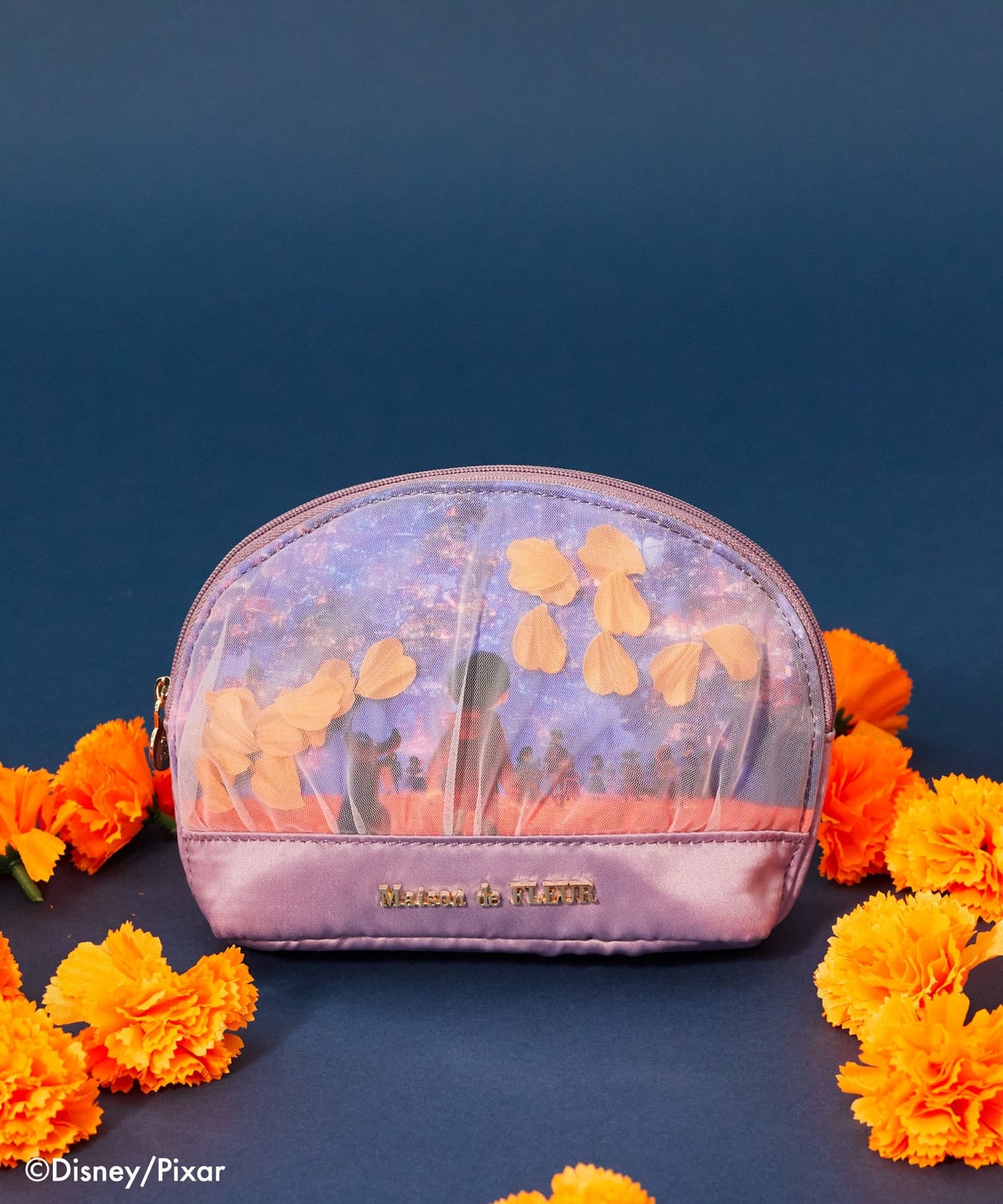 Maison de FLEUR『リメンバー・ミー』ラウンドポーチの表面。チュール越しにマリーゴールドの花びらモチーフ