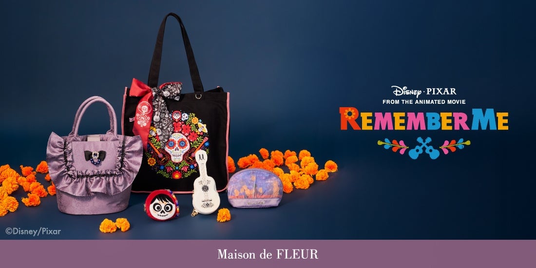 Maison de FLEUR『リメンバー・ミー』コレクションのキービジュアル。ドレスバッグ、トートバッグ、ポーチ、チャームがマリーゴールドの花と並んでいる
