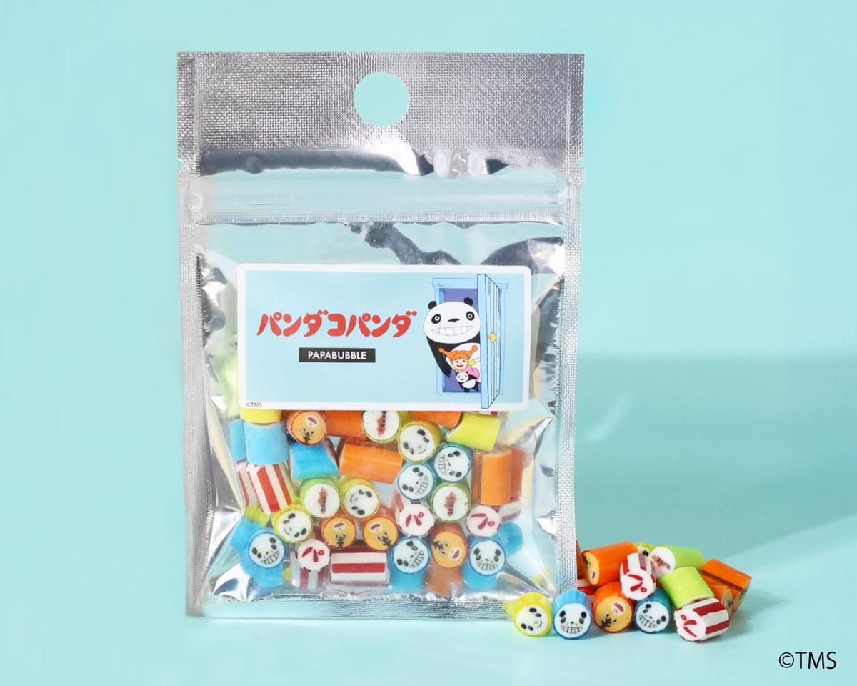 「パンダコパンダ／キャンディミックス」のパッケージ。銀色のチャック付き袋に、パンダと女の子が描かれたラベルが貼られている
