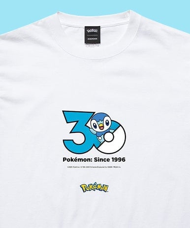 ポッチャマの30周年ロゴTシャツ。「30」は青色