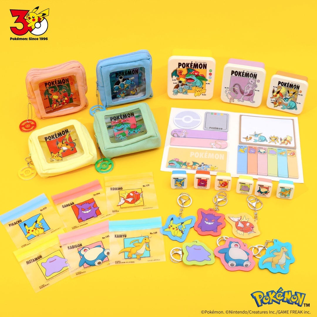 3COINS×ポケモン design2の商品。ピカチュウ・ゲンガー・カビゴンなどのポーチ、フードコンテナ、ジップバッグ、キーホルダー、BOOK型ふせん