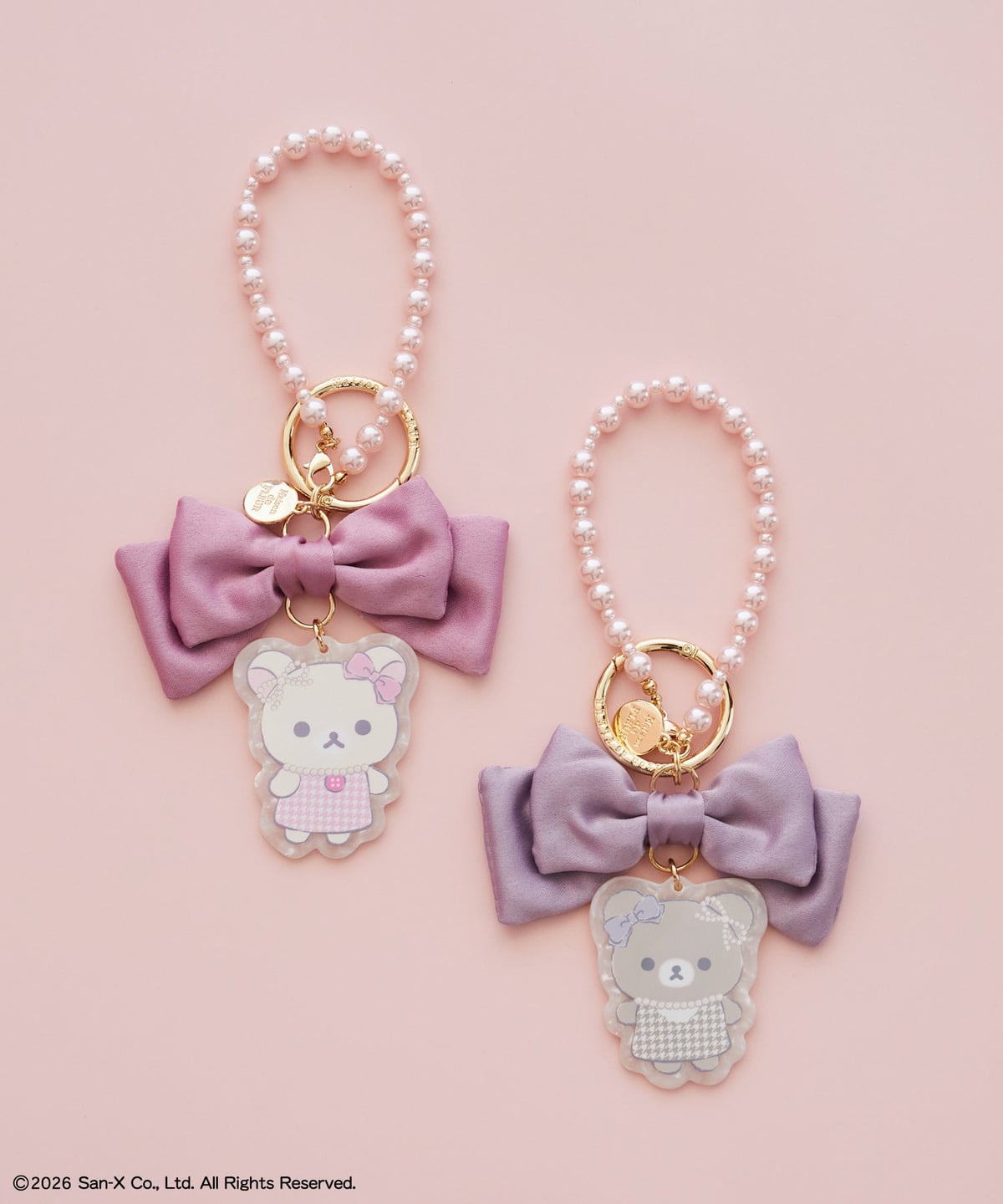 リラックマ×Maison de FLEUR 第7弾 コリラックマ・チャイロイコグマのバッグチャーム。パールのチェーンにサテンのリボンとアクリルのチャームが付いている