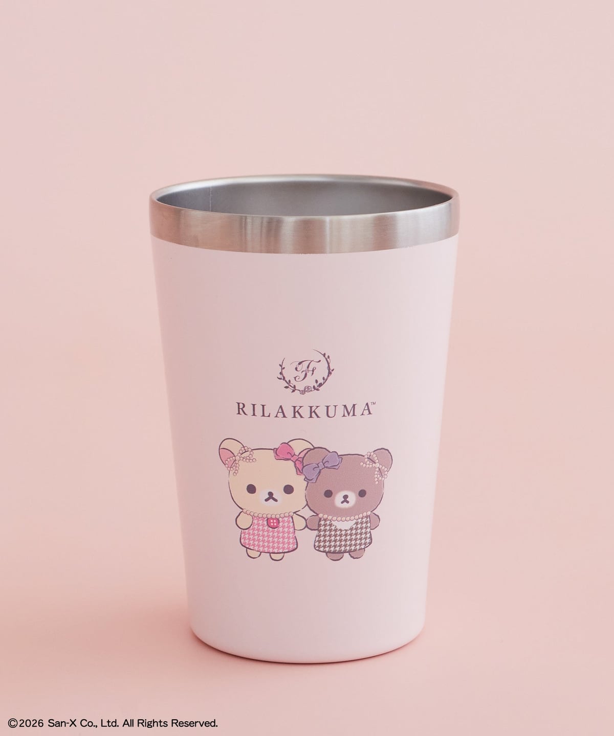 リラックマ×Maison de FLEUR 第7弾 カップホルダー。淡いピンクの本体に千鳥格子の衣装のコリラックマとチャイロイコグマがプリントされている