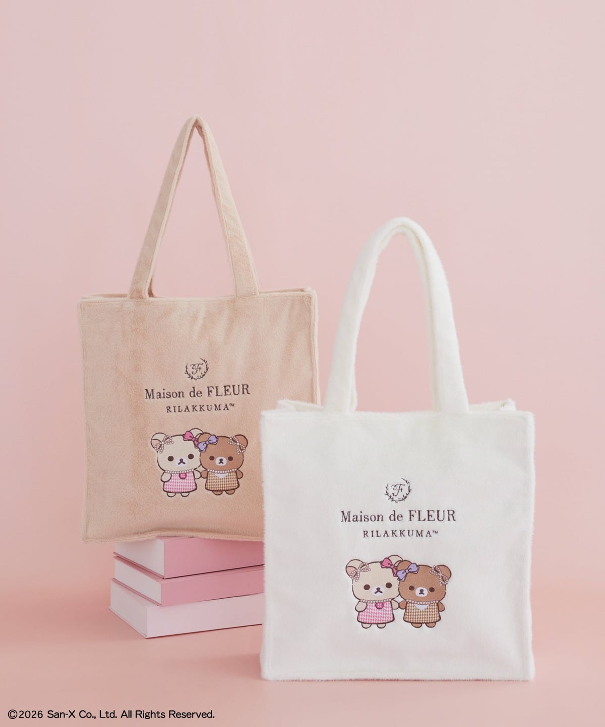 リラックマ×Maison de FLEUR 第7弾 フェイクファースクエアトートバッグ。ベージュと白の2色で、コリラックマとチャイロイコグマの刺しゅう入り