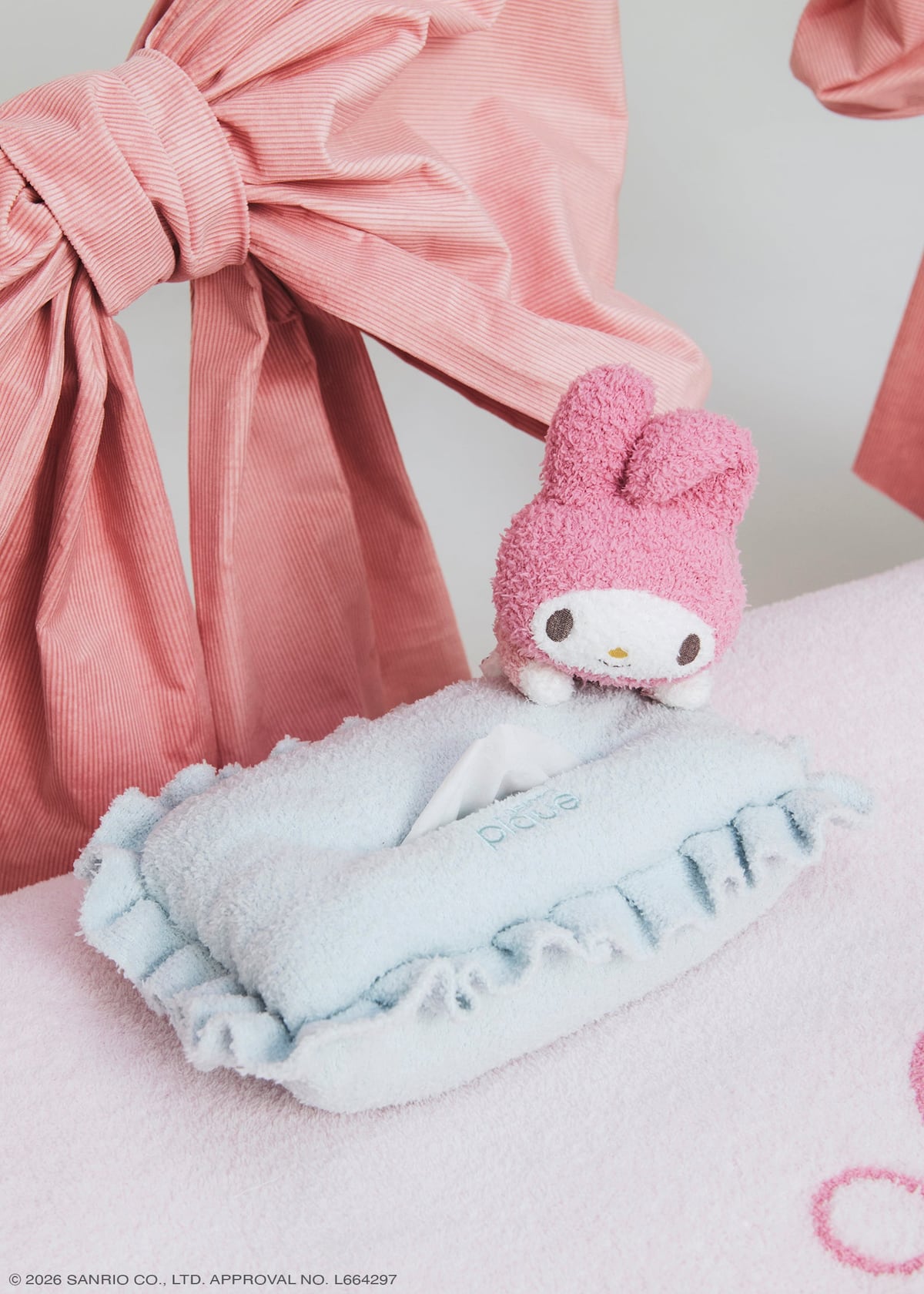 マイメロディのぬいぐるみが付いた水色のもこもこティッシュケース