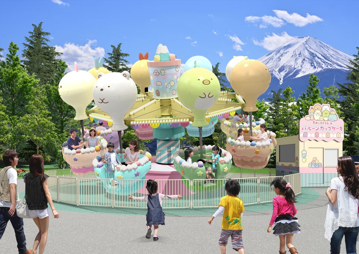 すみっコぐらしのバルーン・カップケーキ(富士山を望む屋外アトラクション)